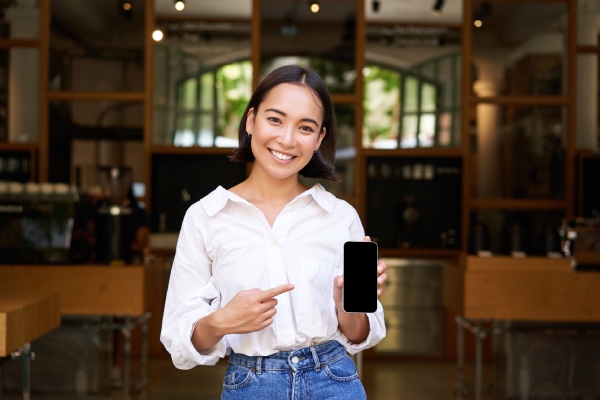 Mujer en un negocio de hostelería